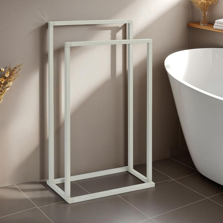 Handtuchhalter MAILO mit 2 Stangen, Beige - Handtuchständer aus Metall, Badetuchhalter freistehend u