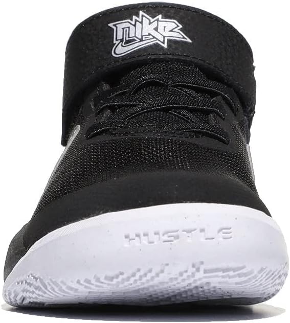 Nike Unisex Kinder Team Hustle D 10 Gs Gymnastikschuh 22 EU Black Metallic Silver Volt White, 22 EU