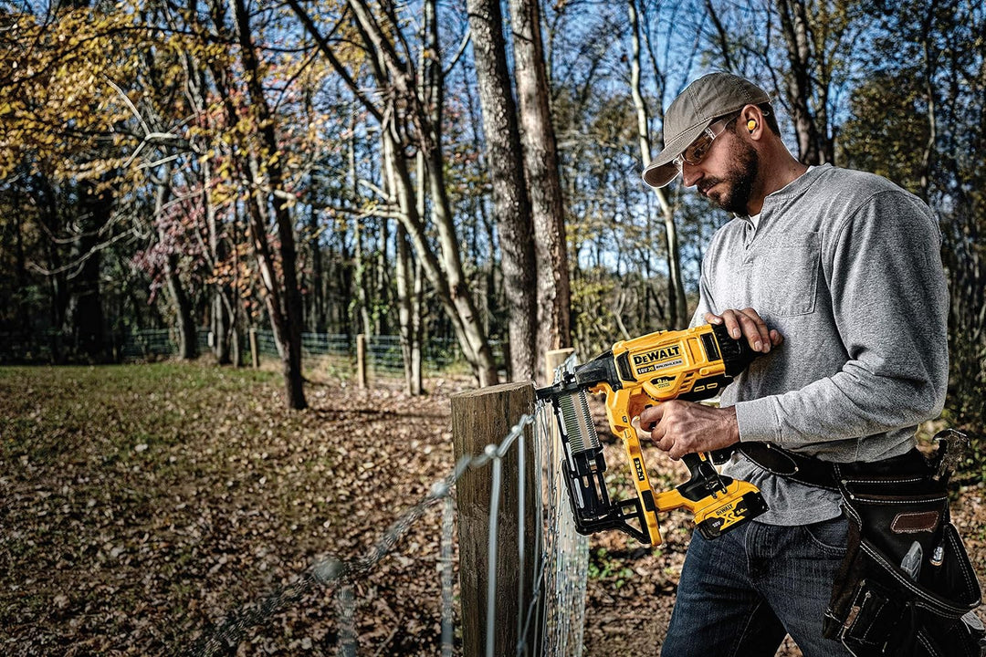 Dewalt DCFS950P2-QW Grapadora de Cercas sin escobillas XR 18V Li-Ion 5Ah, 90 W, 18 V, Gelb