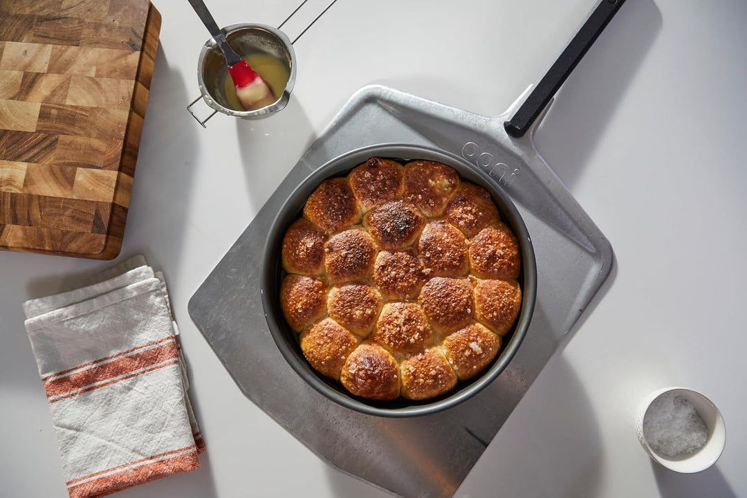 Ooni Pizzaschaufel 35 cm – Pizzaschieber aus superglattem Aluminium mit langem Griff – Pizzaschaufel