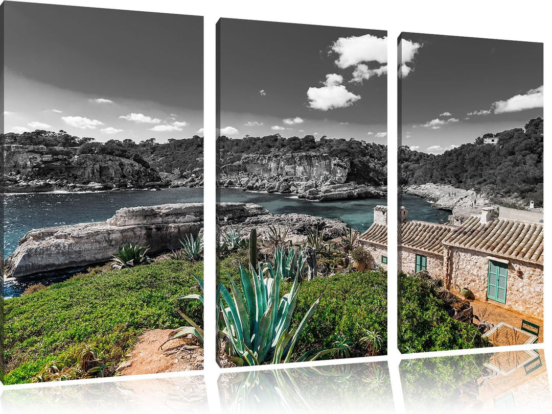 Pixxprint Ferienhaus an der spanischen Küste B&W Detail 3-Teiler Leinwandbild 120x80 Bild auf Leinwa
