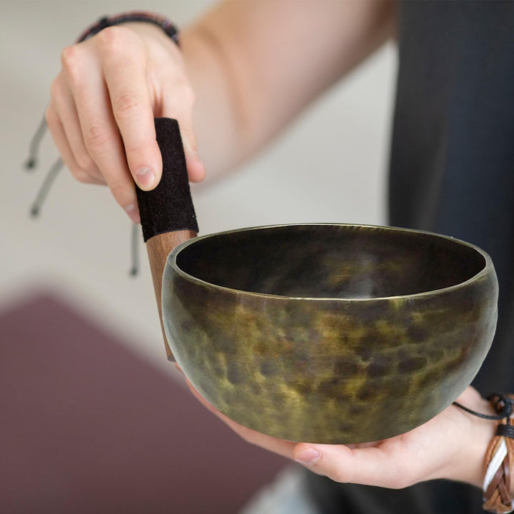keepdrum Tibetische Bronze-Klangschale Singing Bowl 16 cm mit Klangschalen-Reiber Schlägel und Unter