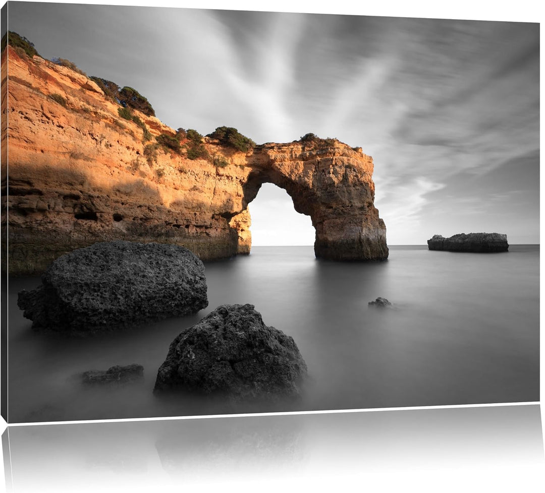 Berg mit Torbogen über dem Meer schwarz/weiss Format: 100x70 auf Leinwand, XXL riesige Bilder fertig