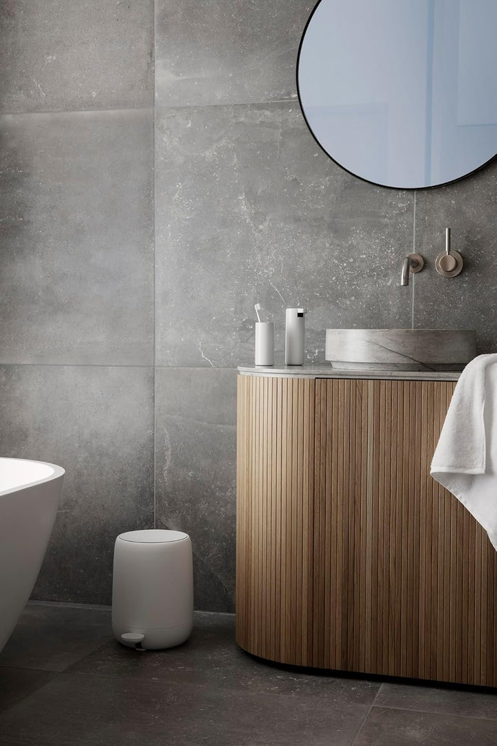 blomus Kosmetikeimer SONO | Treteimer 5L mit Soft-Close & Pedal | Farbe White | Bad Mülleimer aus Ku
