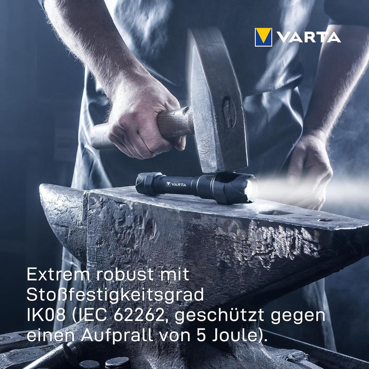 VARTA Taschenlampe LED Laterne inkl. 6x AA Batterien, Indestructible BL20 Pro Arbeitsleuchte, zwei L