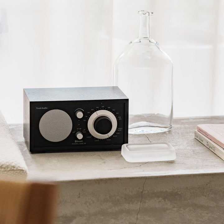 Tivoli Audio Model One BT Bluetooth UKW-/MW-Tisch Radio (Schwarz / Schwarz / Silber), Schwarz / Schw