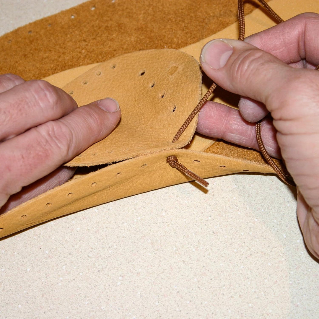 Realeather Crafts Set aus Leder Leathercraft Kit Scout Mokassin Grösse 8/9, braun, Size Size 8/9, Si