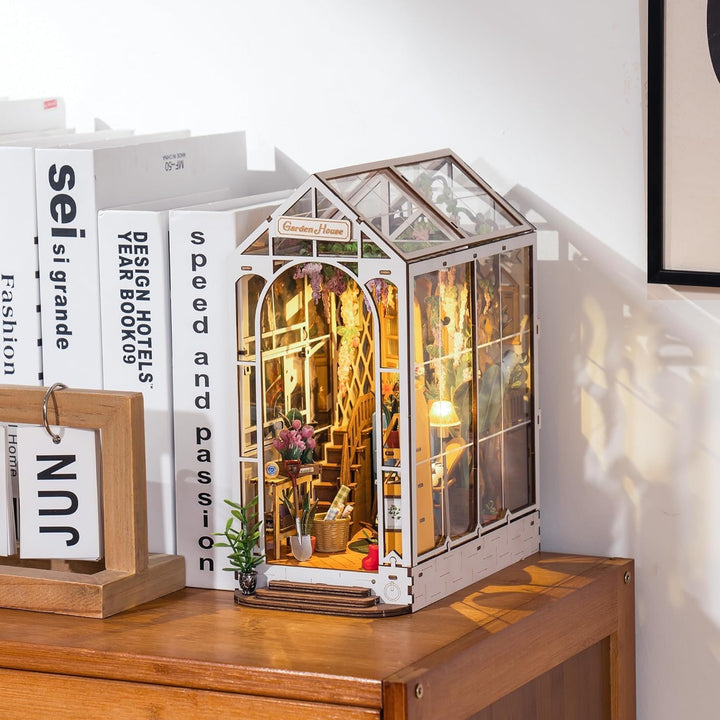 ROBOTIME DIY Book Nook Kit Gartenhaus mit Möbeln und LED Lampe, 3D Puzzle Booknook Miniatur Haus Mod