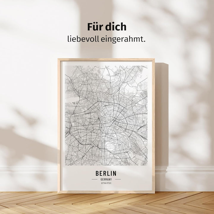 JUNOMI® Berlin Poster XL mit Rahmen Eiche, DIN A2 Wohnzimmer Deko, Modernes Wandbild, Berlin Bild, W