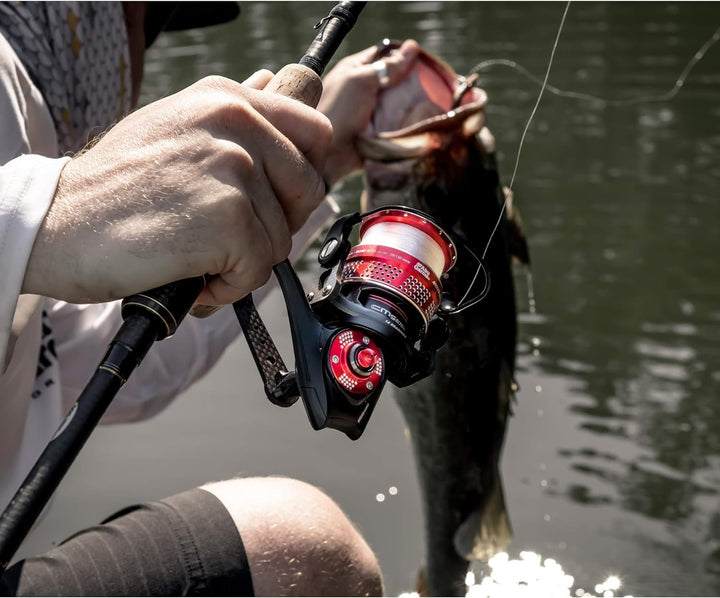 Abu Garcia Revo MGXtreme Spinnrolle – Extrem leichte Spinnrolle mit Korkgriff – 12 Kugellager & Drop