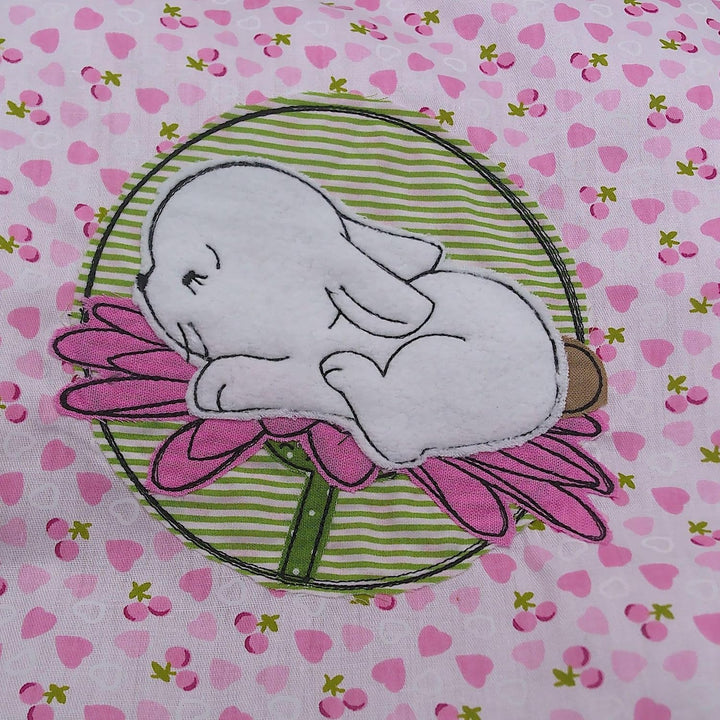Puppenbettwäsche rosa Herzchen-Design, 4 Variaten, für Puppenwagen,-bett oder Puppenbuggy (Hase auf
