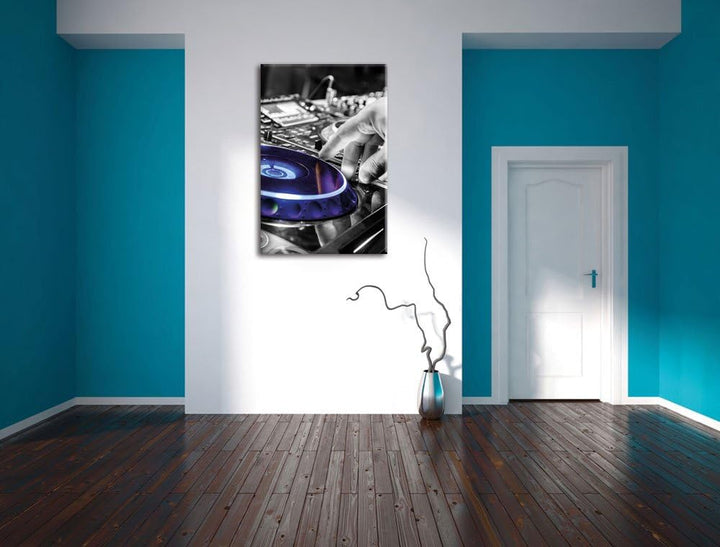 Pixxprint DJ bei der Arbeit am Plattenteller als Leinwandbild/Grösse: 100x70 cm/Wandbild/Kunstdruck/