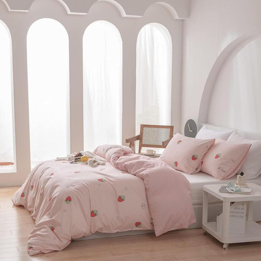 Freyamy Kinderbettwäsche 135x200cm 2teilig Rosa Rot Cartoon Erdbeere Kinder Wendebettwäsche Gebürste