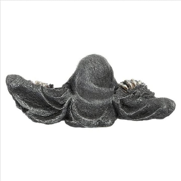 Design Toscano Figur "Der aus dem Grab kriecht", Masse: 37 x 19 x 11.5 cm 1 kg Der aus dem Grab kric