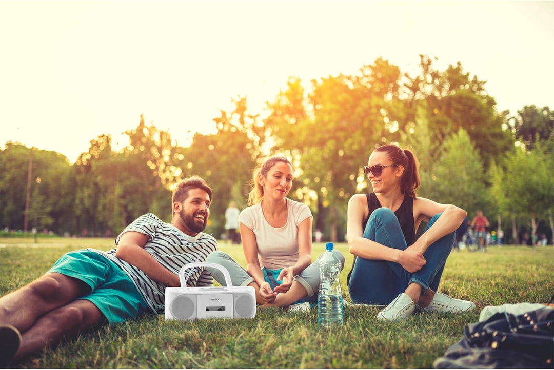 MEDION E65010 Stereoradio (CD-Player, Kassette, USB Anschluss, AUX Audioeingang, MP3-Widergabe. UKW