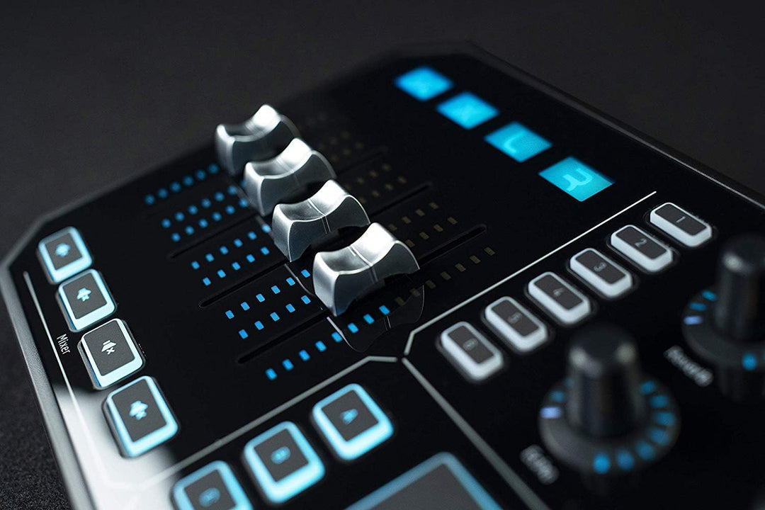 TC Helicon GoXLR Revolutionäre Online-Broadcaster-Plattform mit 4-Kanal-Mischpult, motorisierten Fad