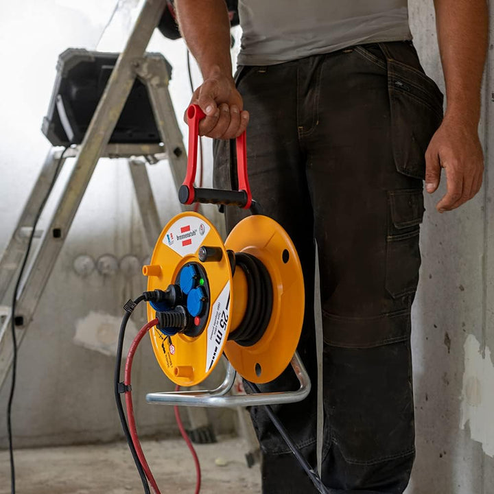 Brennenstuhl Kabeltrommel Standard Pro, 25 m (IP44, Kabelpilot), französisches Produkt, Gelb, 25 m