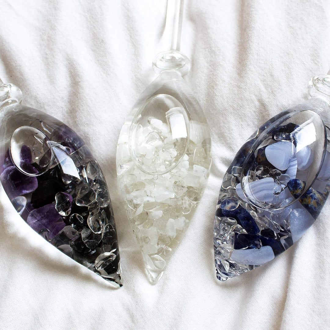VitaJuwel Balance Edelsteinwasserset für Zuhause (Karaffe Era & Phiole) mit Sodalith, Chalcedon & Be