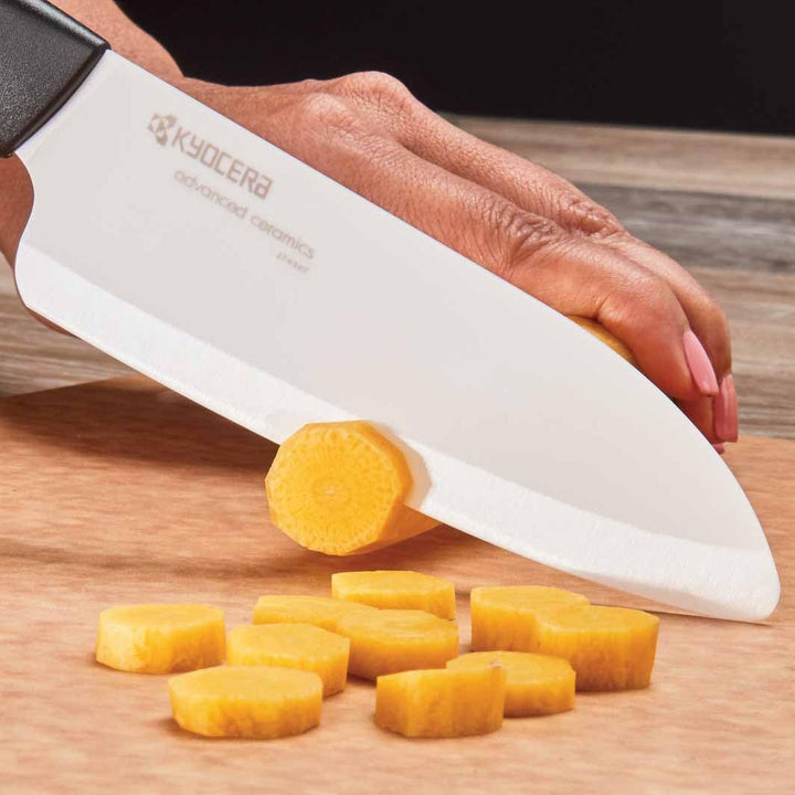 Kyocera Santoku Messer aus bruchfesterer, korrosionsfreier Zirkonia-Hochleistungskeramik (Z206). Ext