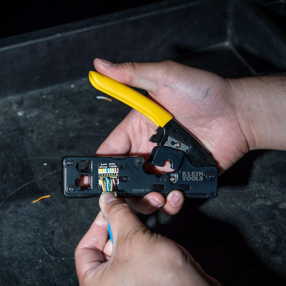 KLEIN TOOLS Datenkabel-Crimpwerkzeug/-Abisolierwerkzeug/Schneider mit Ratsche, Kompakt Vorbereitung