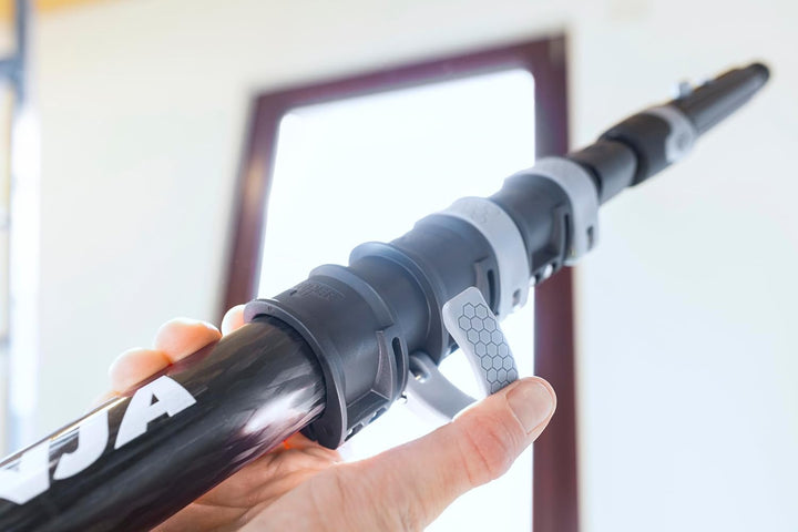 Unger Carbon Teleskopstange Ninja (5,50 m, 4-teilig, Anti-Rutsch Endkappe, kompakt, Fensterreinigung