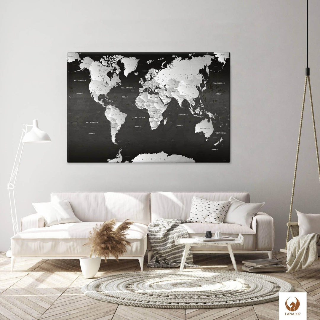 Stilvolle Pinnwand Weltkarte - SW - Deutsch in 120 x 80 cm, stabile Rückwand zum Pinnen inkl. Starte