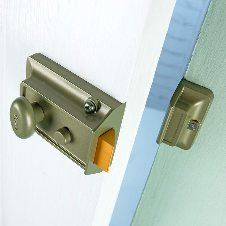 Yale P77 Traditionelles Nachtriegelschloss, Dornmass 60 mm, Sichtverpackung, verchromt Chrome Finish