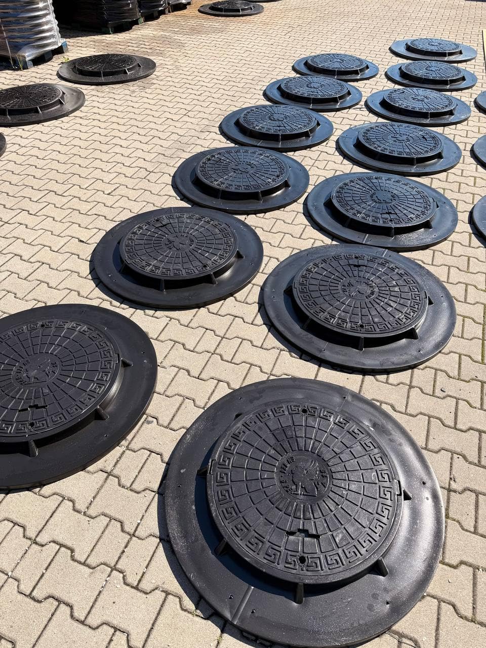 BABYLONPLAST Schachtabdeckung 1000 mm, Schachtdeckel DN1000/600, 10 kN - Hochbelastbarer Kunststoff