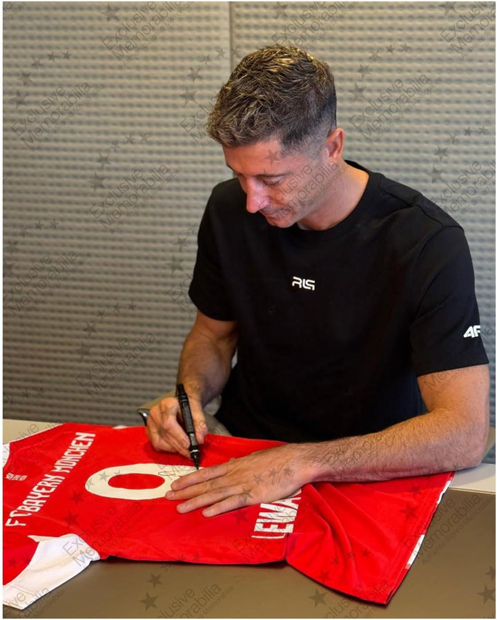 Bayern München-Trikot signiert von Robert Lewandowski
