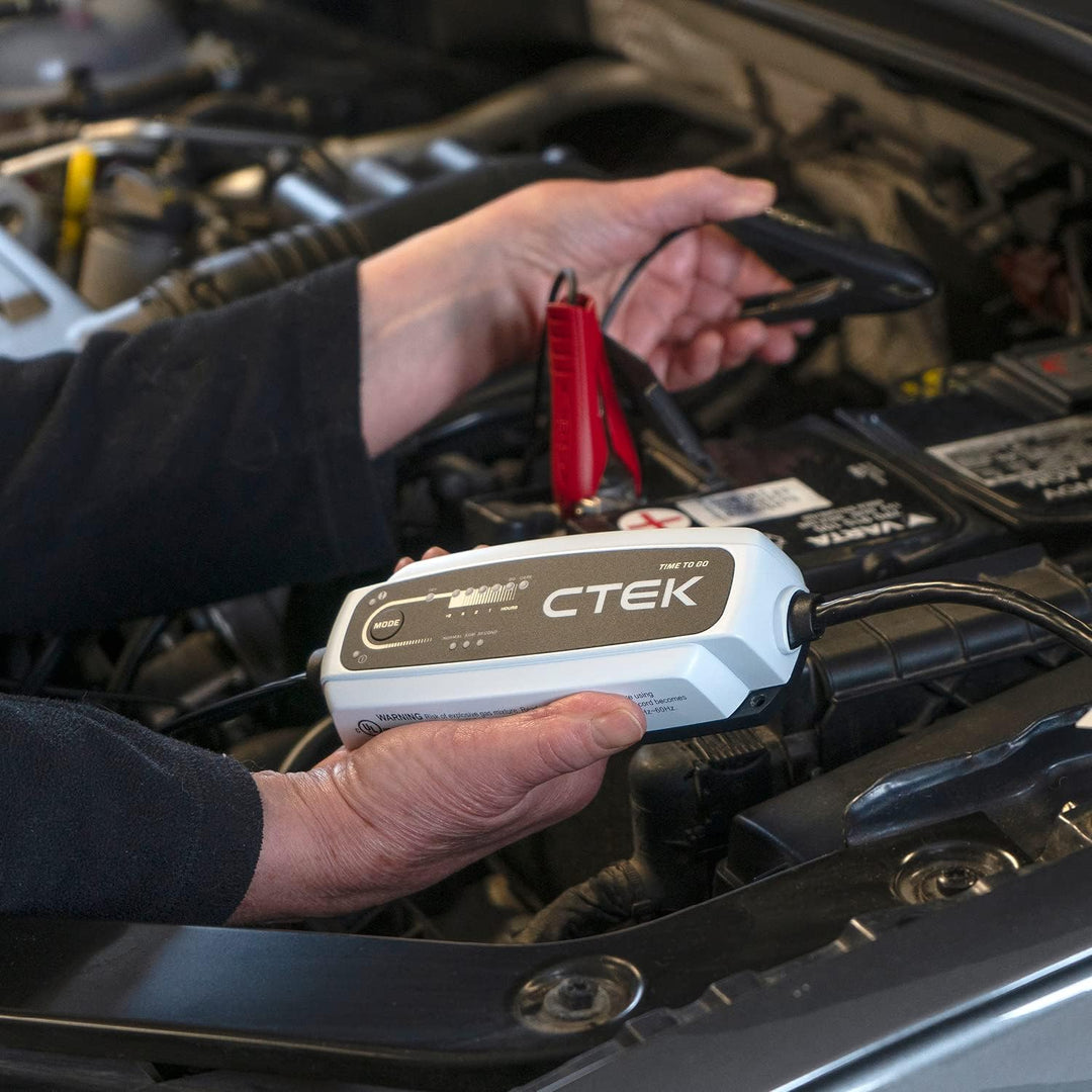 CTEK CT5 Time to Go, Batterieladegerät 12V, Batteriepfleger Mit Countdown-Funktion, Startanzeige, Ei