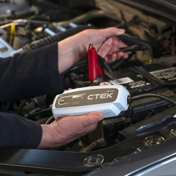 CTEK CT5 Time to Go, Batterieladegerät 12V, Batteriepfleger Mit Countdown-Funktion, Startanzeige, Ei