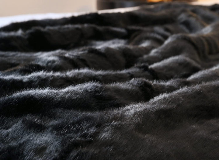 Wohnen & Accessoires GmbH & Co. KG Luxuriöse Felldecke Zobel schwarz - 5 Grössen - 150 x 200 cm bis
