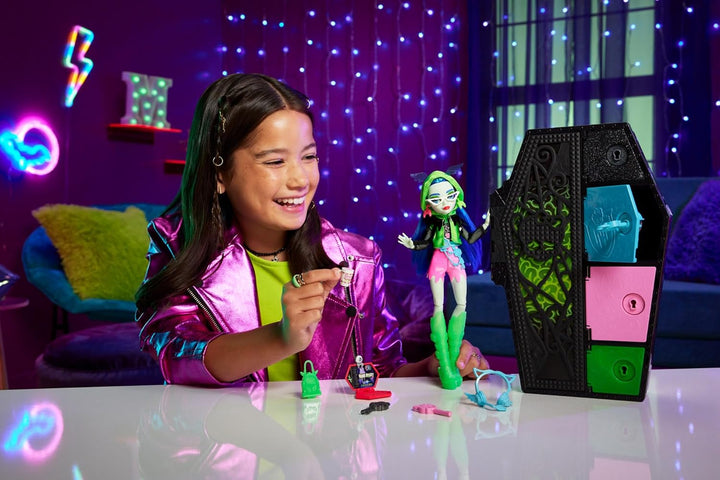 Monster High Skulltimate Secrets Ghoulia Yelps Puppe - Leuchtender Spind mit über 19 bunten Überrasc