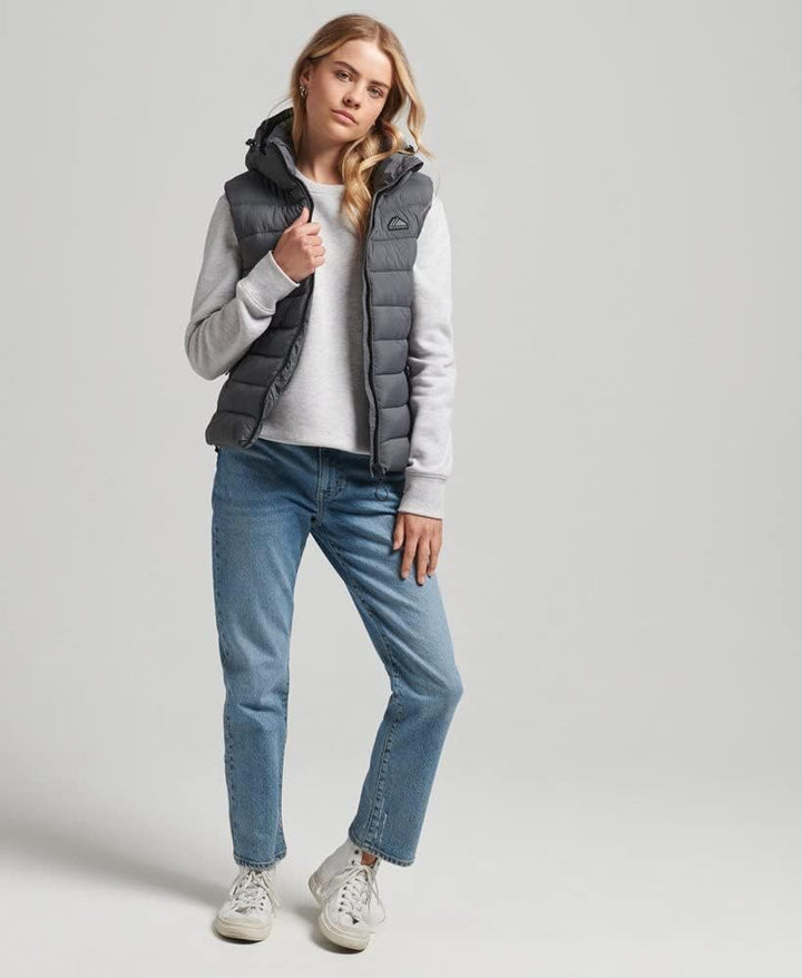Superdry Damen Klassische Steppweste mit Kapuze XS 6BS/GRID CHARCOAL, XS 6BS/GRID CHARCOAL