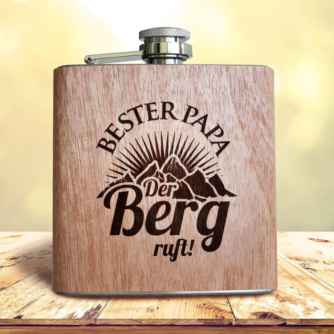 Holz Flachmann Der Berg ruft, mit persönlicher Namens Gravur! Geschenk Wandern Klettern Bergsteiger