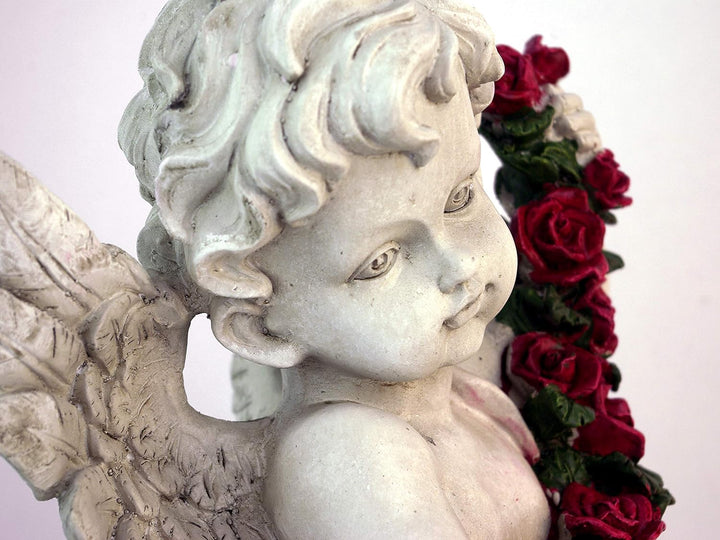 GeKi Trend Engel Figur mit Rosengirlande Dekofigur Putte frostfest Gartendeko Grabschmuck antik weis