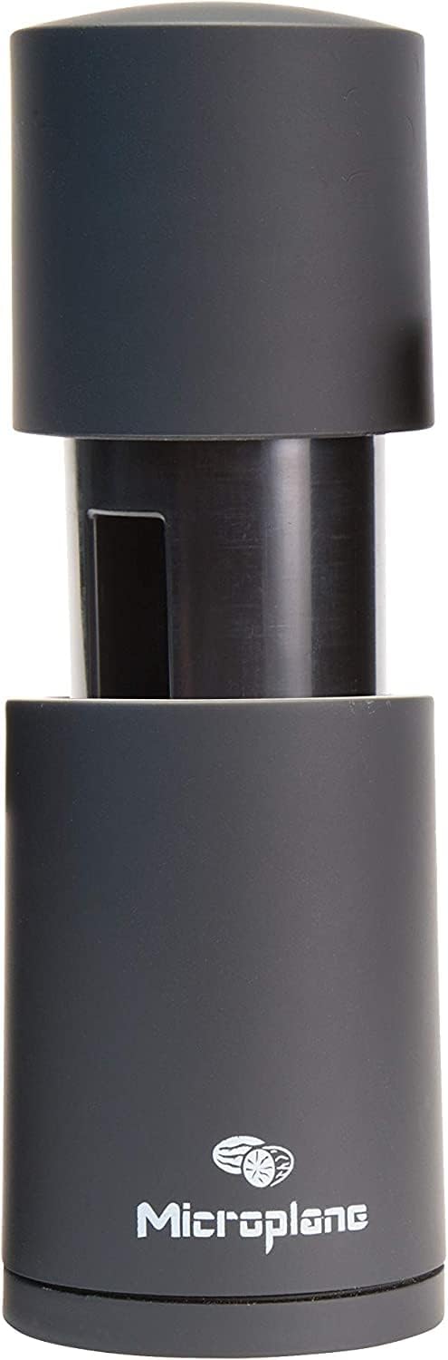Microplane Gewürzmühle Schwarz für Muskatnuss, Zimt, Tonkabohnen, Langpfeffer und andere getrocknete