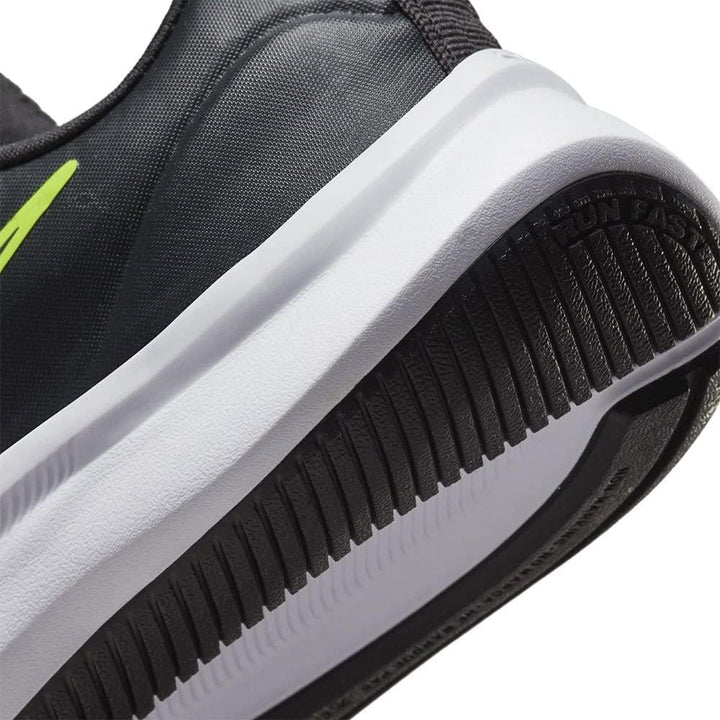Nike Unisex Kinder Star Runner 3 Gymnastikschuh 19.5 EU Dk Smoke Grey Black Black, 19.5 EU Dk Smoke
