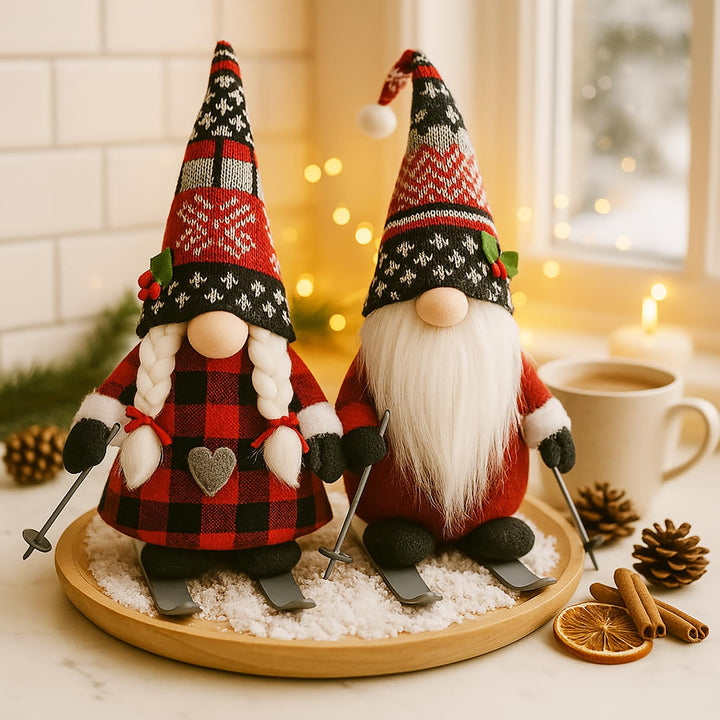 KAMACA 2er Set Deko Wichtel Ski Wichtelpärchen aus Stoff mit knuffigem Outfit Dekoidee zum Verschenk