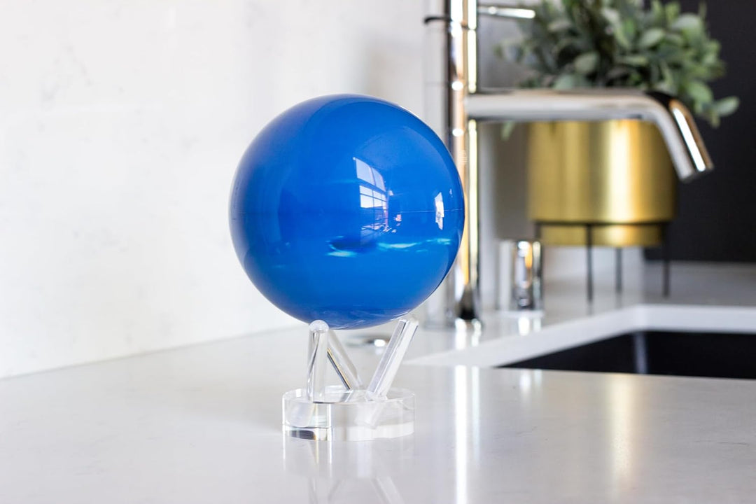 MOVA Globus Weltraumserie Neptun 4,5" mit Sockel, solarbetriebener rotierender Globus, einzigartiges