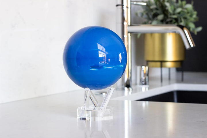 MOVA Globus Weltraumserie Neptun 4,5" mit Sockel, solarbetriebener rotierender Globus, einzigartiges
