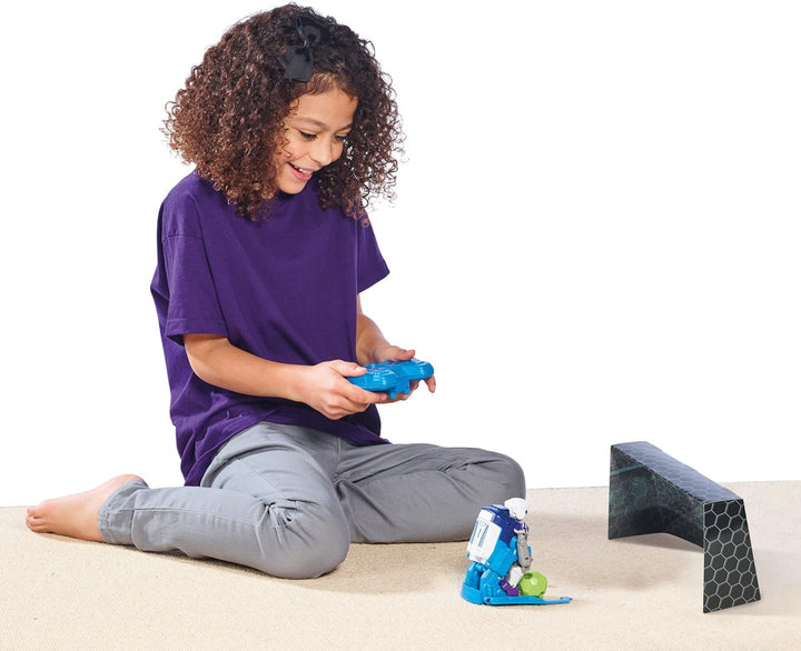 TOMY Soccerborg Roboter Spielzeug für Kinder – Ferngesteuerte Spielzeugroboter ab 6 Jahren – Zwei Fu