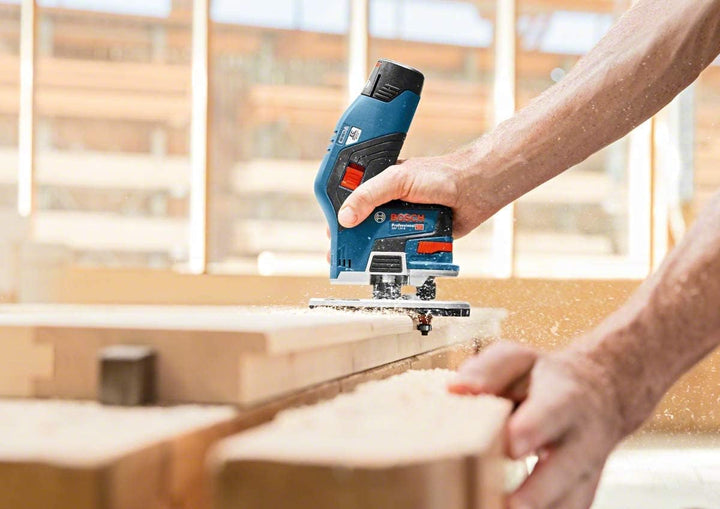 Bosch Professional 12V System Akku Kantenfräse GKF 12V-8 (ohne Akkus und Ladegerät, inkl. Spannzange