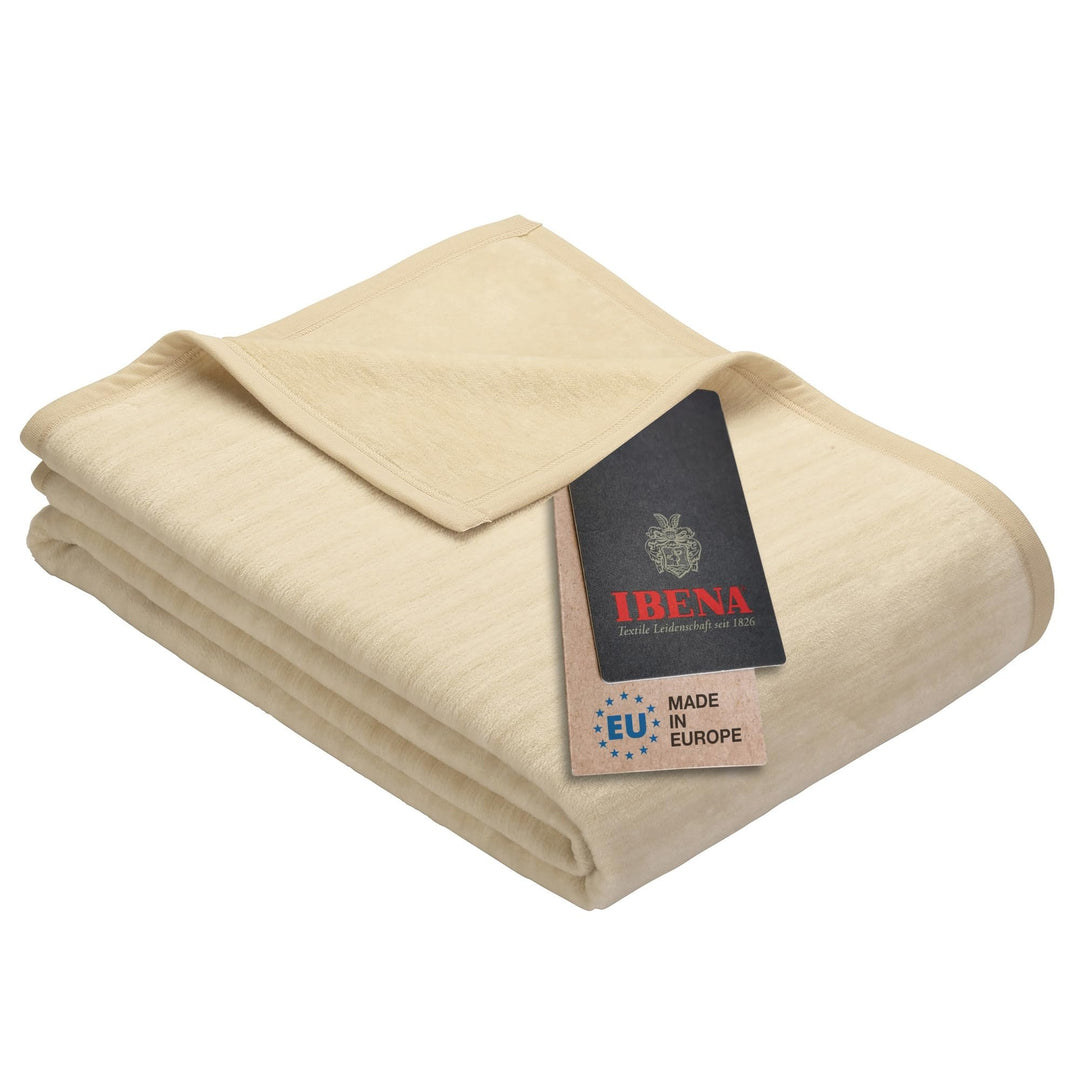Ibena Fano Kuscheldecke 100x150 cm – Kniedecke Creme wollweiss, tolle Wendedecke aus hochwertiger Ba