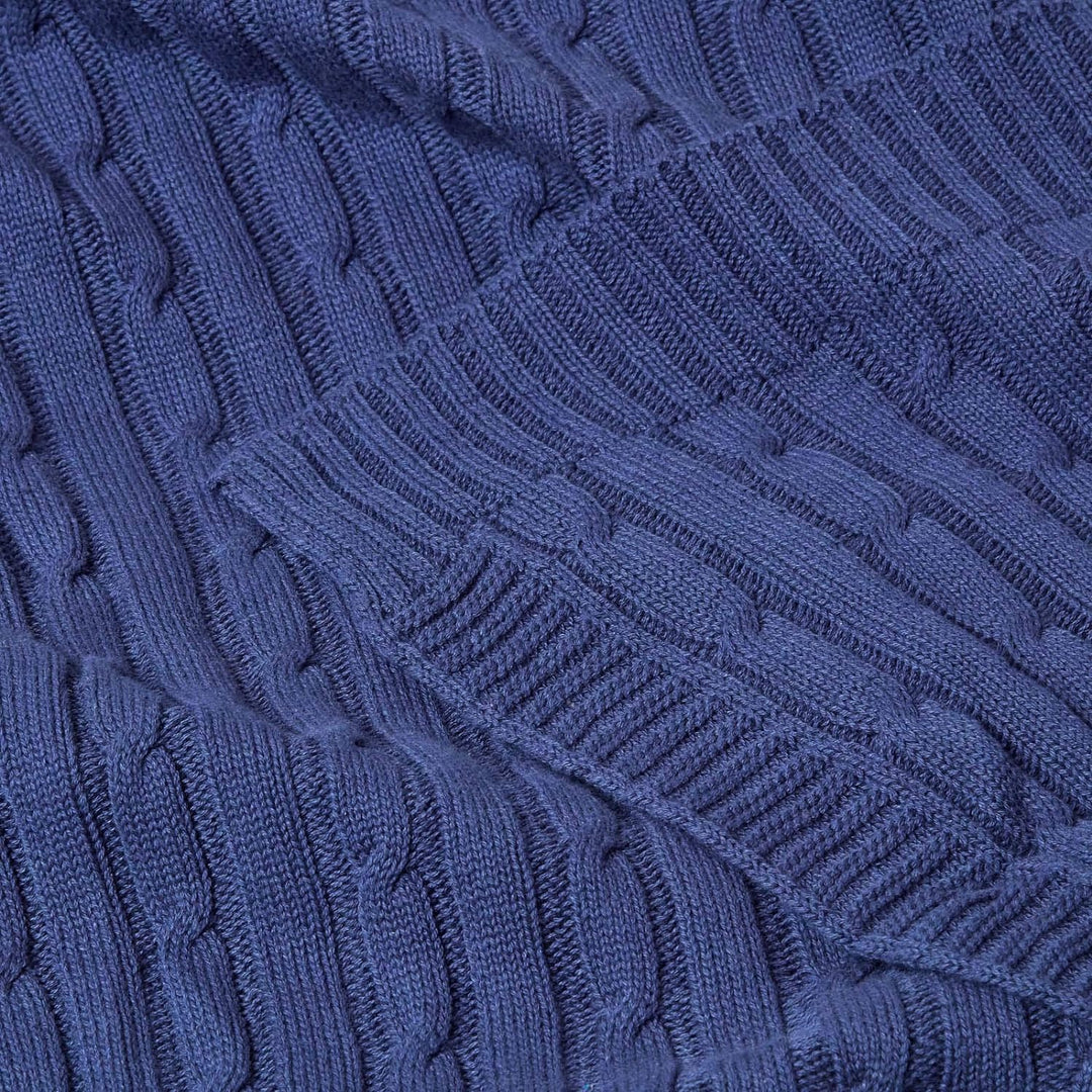Homescapes gestrickte Tagesdecke, dunkelblaue Wohndecke 150 x 200 cm, Strickdecke aus 100% Baumwolle