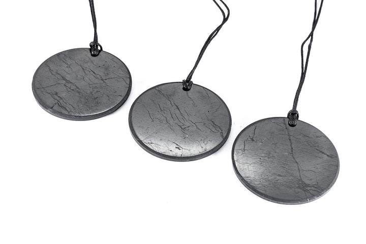 KASHU Edelstein Schungit direkt aus Karelien: 3 x Anhänger "Disc", 50 mm