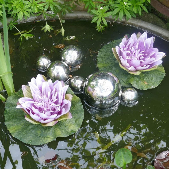 Miniteich Komplettset mit 2 künstlichen Seerosen lila Schwimmkugeln - Teichkugeln in Silber