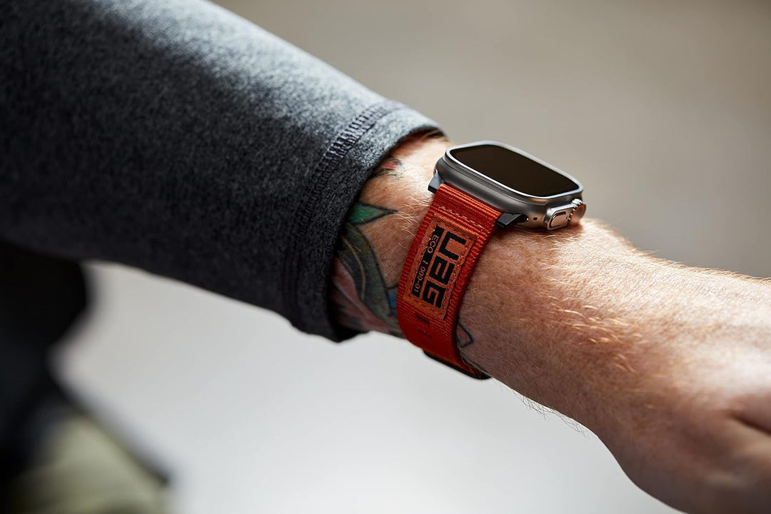 Urban Armor Gear Active Strap Armband für Apple Watch Ultra / 45mm / 44mm / 42mm [Series 8/7 / 6/5 /