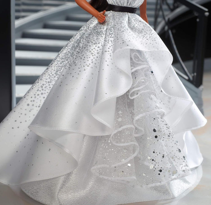 Barbie FXC79 Fashionistas Puppe im schwarzweiss karierten Rock, Puppen Spielzeug ab 6
