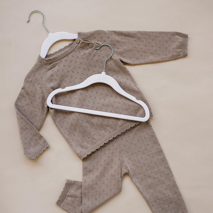 3 Sprouts Kinder Kleiderbügel aus Samt - rutschfest & Robust - Ideal für Baby- & Kleinkinderkleidung